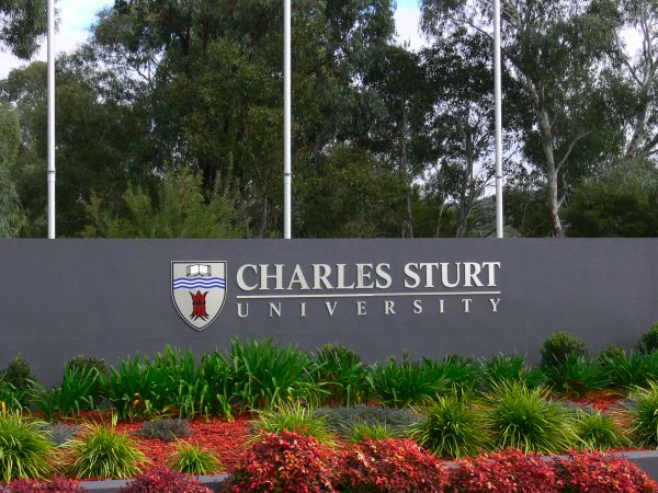 đại học Charles Sturt - Úc